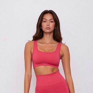 SETactive sculptflex box cut bra size S in punch